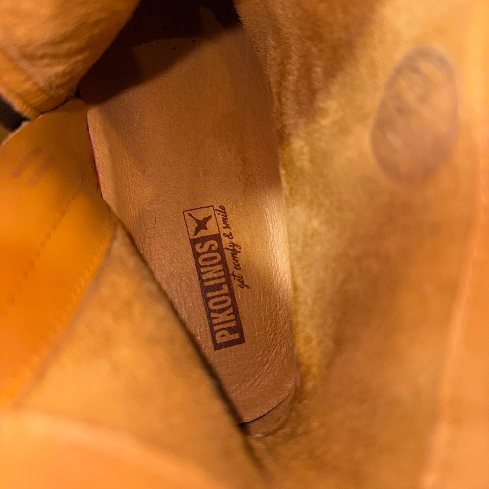 $200 pikolinos boots US8,5 - Picture 7 of 7